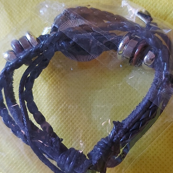 NWOT Spain flag Unisex bkack leather adjustable bracelet - Picture 3 of 4